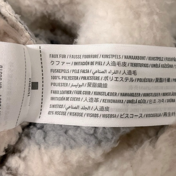 Abercrombie & Fitch Sherpa Half-Zip Elevated Trim Sweatshirt - Picture 9 of 9